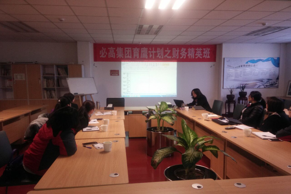 財(cái)務(wù)張經(jīng)理.jpg